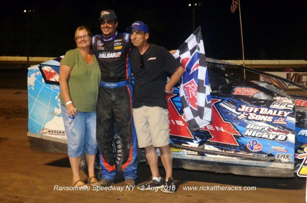 Stewart win his mum and dad in Victory Lane